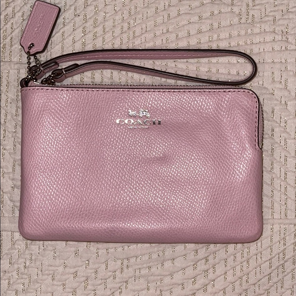 Coach Corner Zip Wristlet in bubblegum pink !